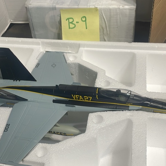 Airplane Model - Picture 1 of 9